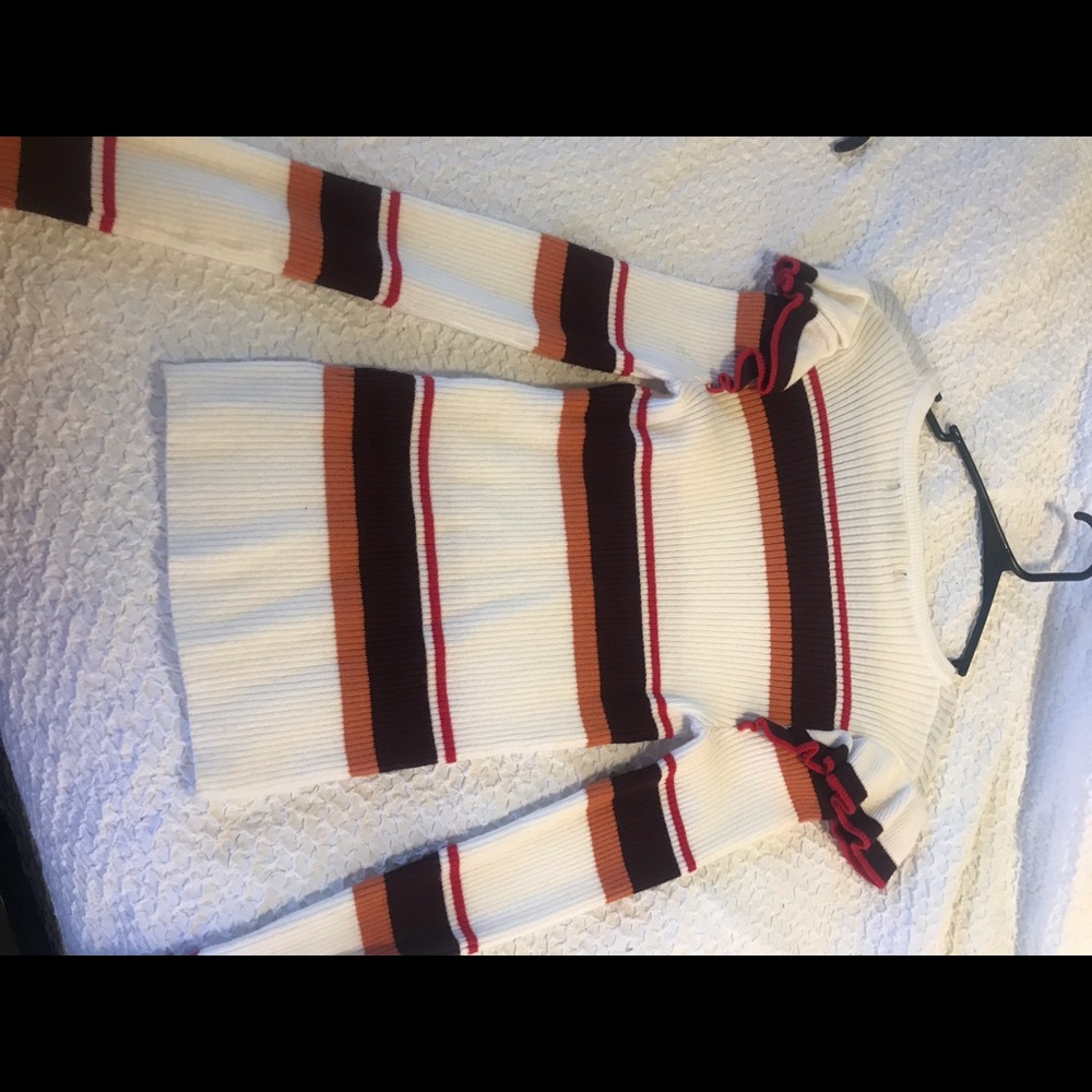 Forever 21 ruffle sleeve classy top